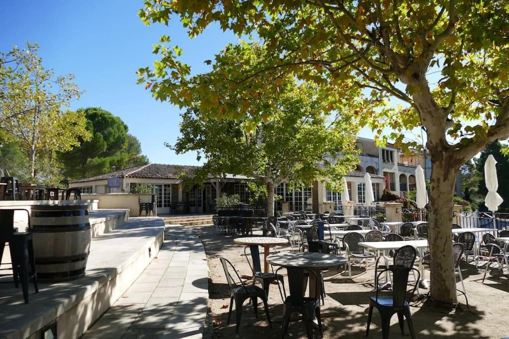 Appartement Clim & Piscine Sur Golf Pont-Royal Exterior foto